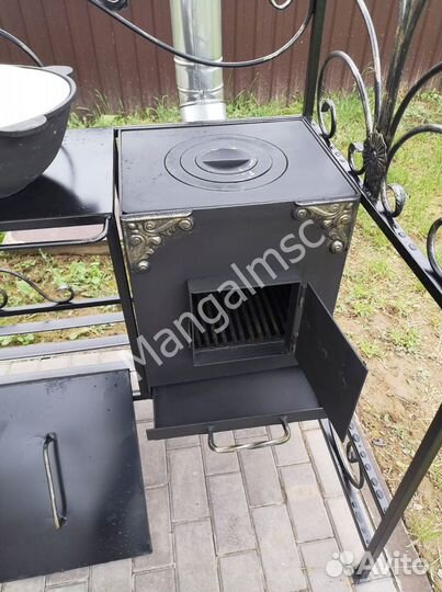 Мангал с крышей