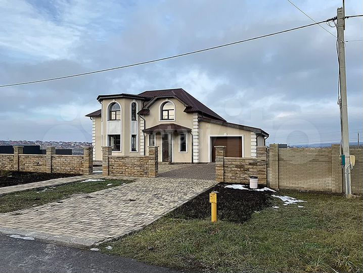 Дом 293,4 м² на участке 12,5 сот.