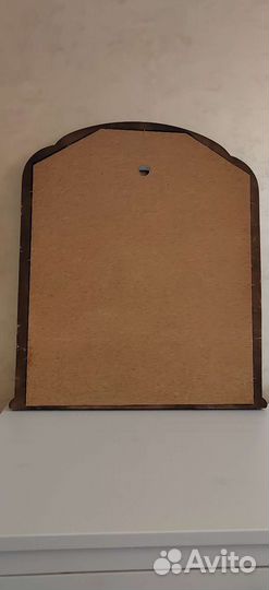 Зеркало в деревянной раме