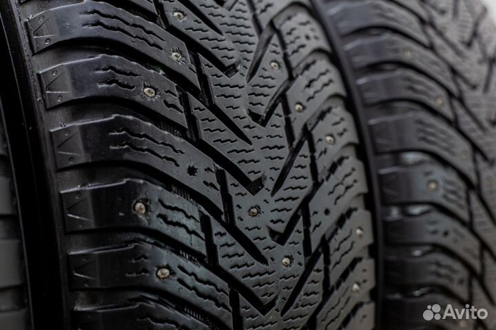 Nokian Tyres Hakkapeliitta 8 SUV 235/60 R18 T