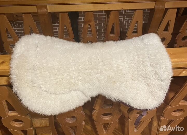 Меховушка под седло для лошади