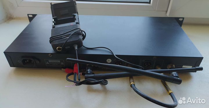 Беспроводная система микрофонов aha