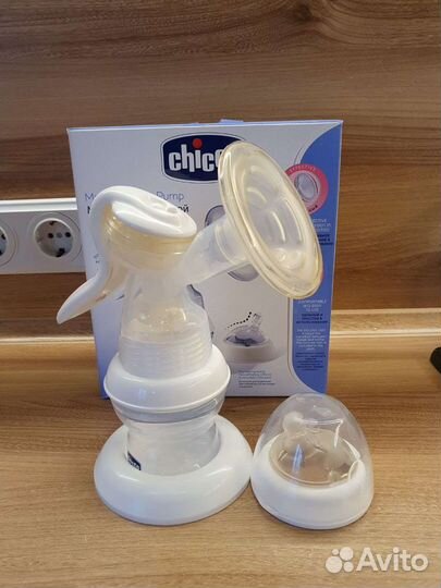 Молокоотсос ручной с бутылочкой Chicco Natural