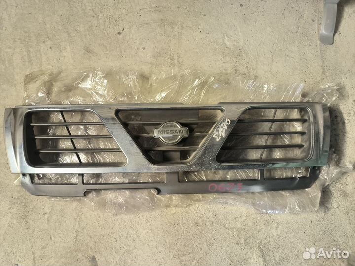 Решетка радиатора Nissan Patrol Safari Y61
