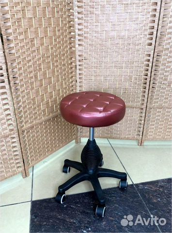 Стул мастера педикюра
