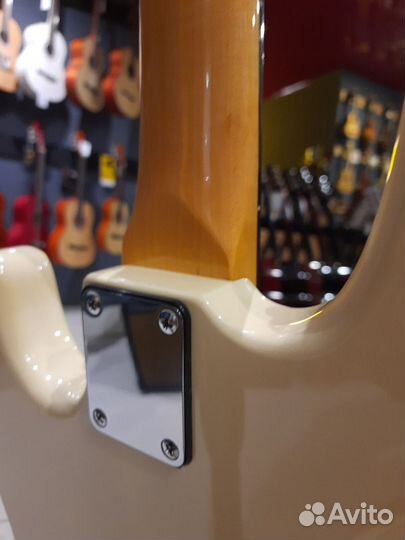 Бас-гитара белая Prodipe