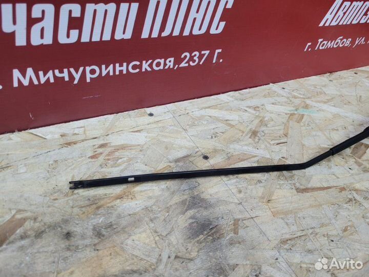 Поводок дворника передний правый LADA X-Ray