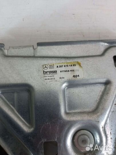 Стеклоподъемник задний правый Mercedes Benz E-clas