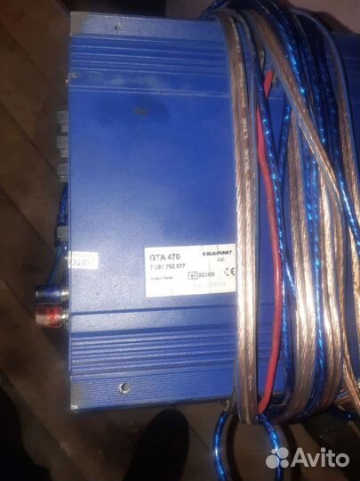 Сабвуфер и усилитель в автомобиль