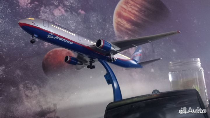 Сборная модель самолёта Боинг 767-300