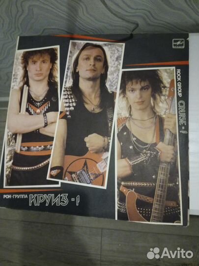 Три пластинки