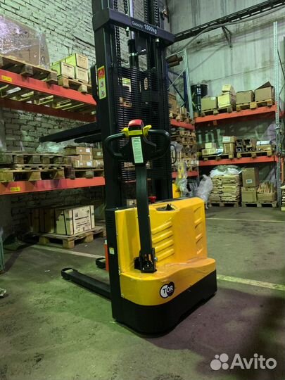 Штабелер электрический самоходный