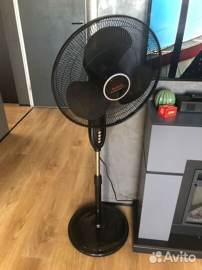 Вентилятор напольный Tefal Essential с пультом Нов