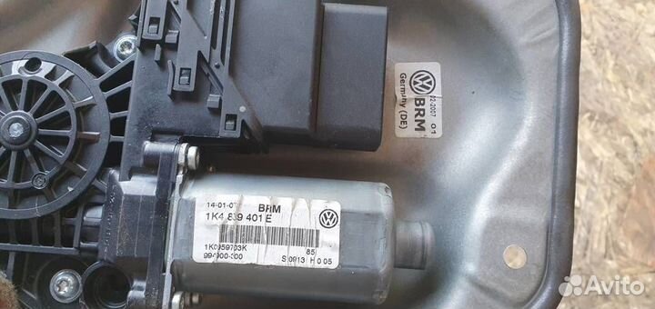 Стеклоподъемник электрический задний левый Volksw