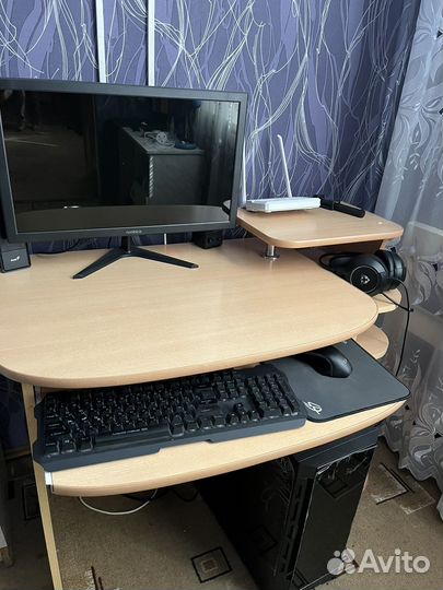 Компьютерный стол
