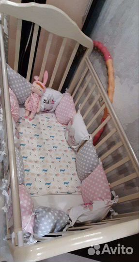 Детская кроватка с поперечным маятником