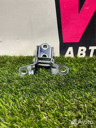 Петля двери передней левой Fiat 124 2018