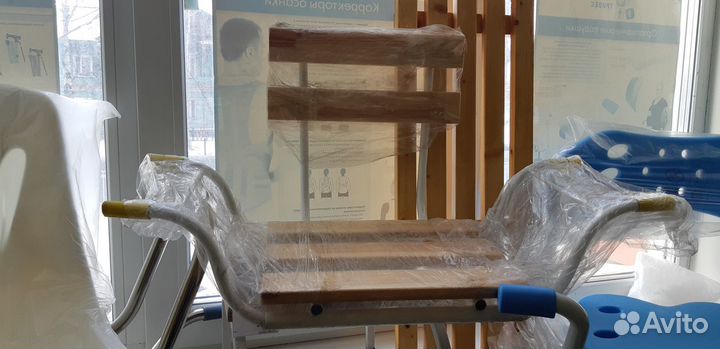 Сиденья и ступеньки для ванны, кресла- туалеты