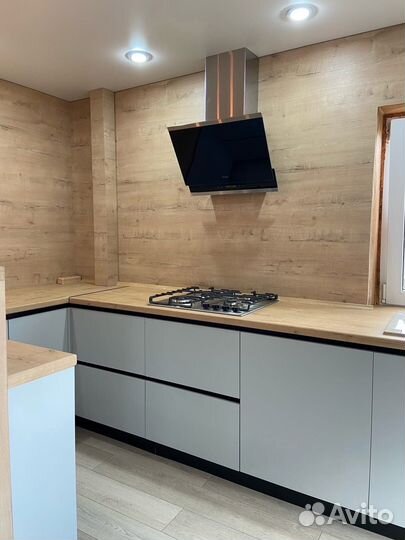 Кухня на заказ под потолок