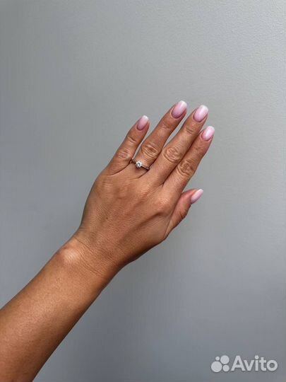 Золотое кольцо с бриллиантом