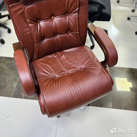 Офисное кресло