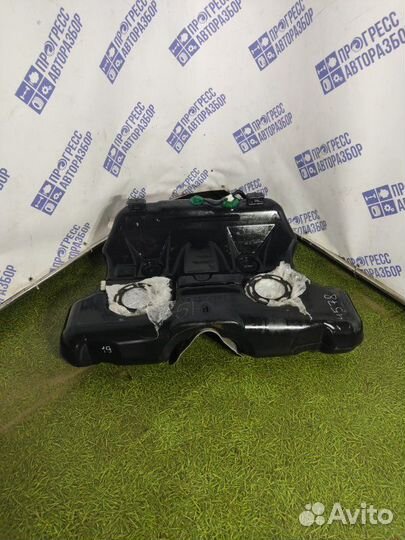 Бензобак Cadillac Sts седан LH2 4.6 2008