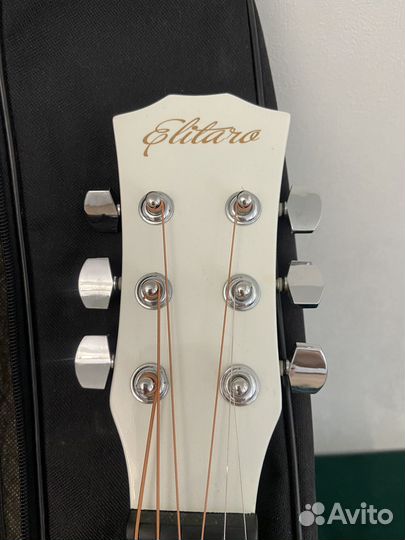 Акустическая гитара