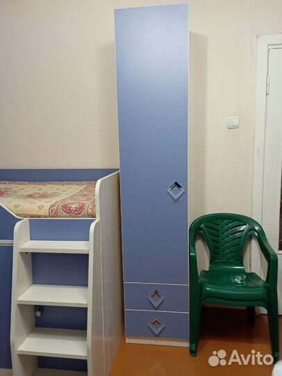 Кровать- чердак со столом и шкаф