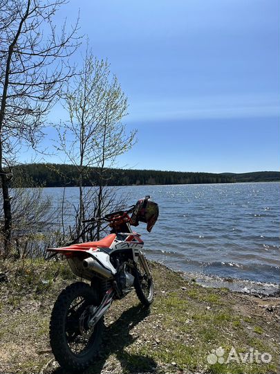 Кроссовый kews