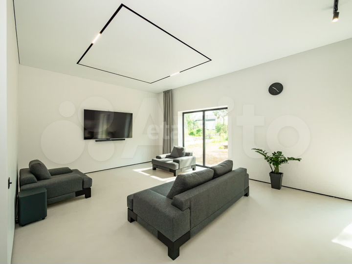 Дом 183,4 м² на участке 8,2 сот.