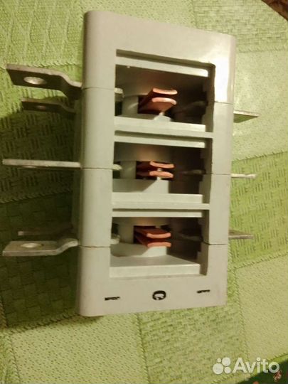 Разъединитель вр32-35А70220-00 ухлз