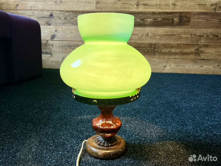 Настольная лампа