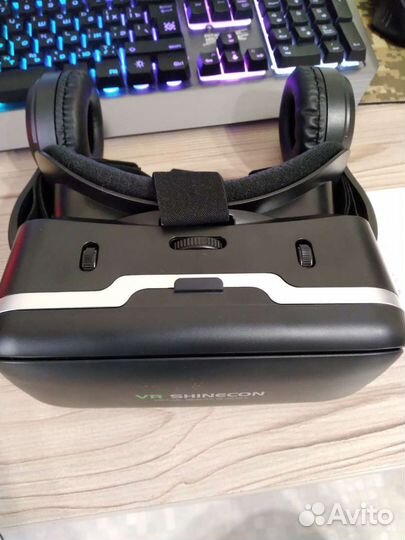 Очки виртуальной реальности с пультом