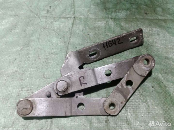 Петля капота правая Opel Omega A