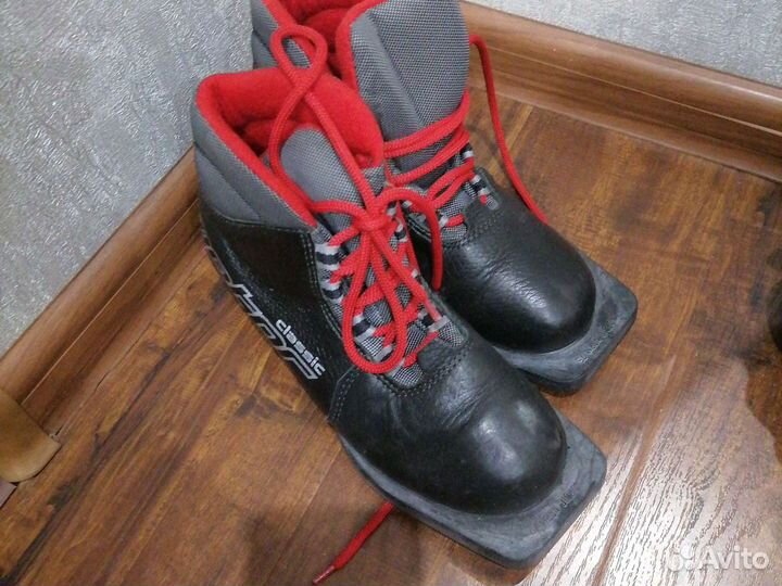 Лыжные ботинки