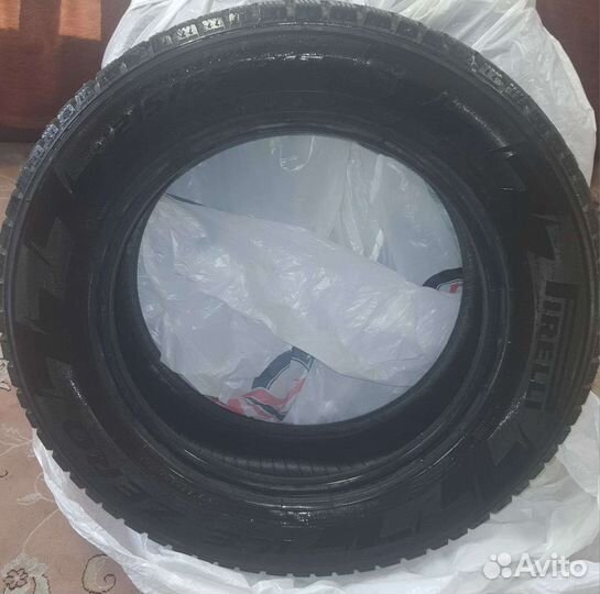 Pirelli Ice Zero 215/65 R17