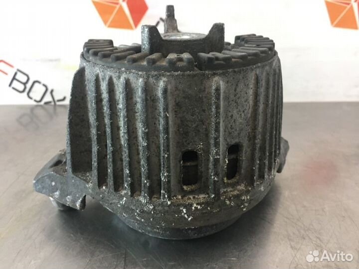 Подушка крепления двигателя Mercedes C-Class W204