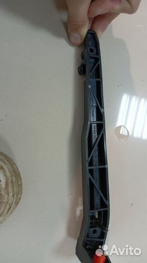 Кронштейн бампера Opel Astra-J перед. правый (GM)