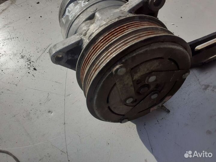 Компрессор кондиционера Mazda 626