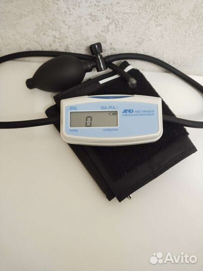 Тонометр полуавтоматический