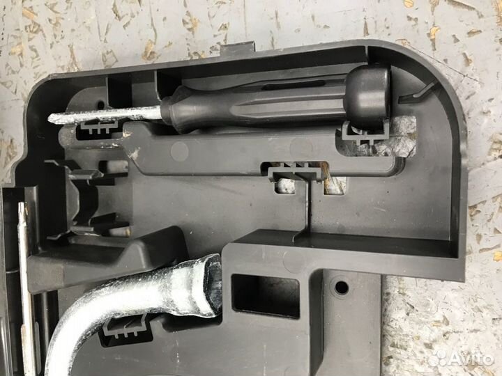 Ящик для инструментов Audi A5 8T cdnc 2011