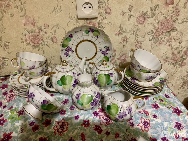 Чайные сервизы и другая посуда