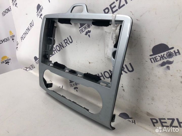 Рамка магнитолы Ford Focus кабриолет 2.0 2007