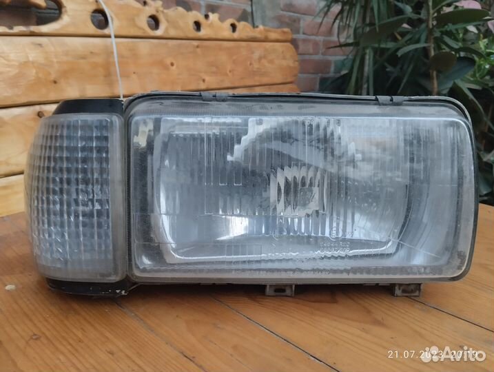 Audi 100 фара правая