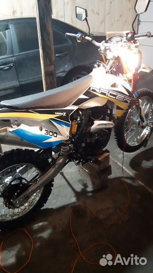 Мотоцикл рейсер 300