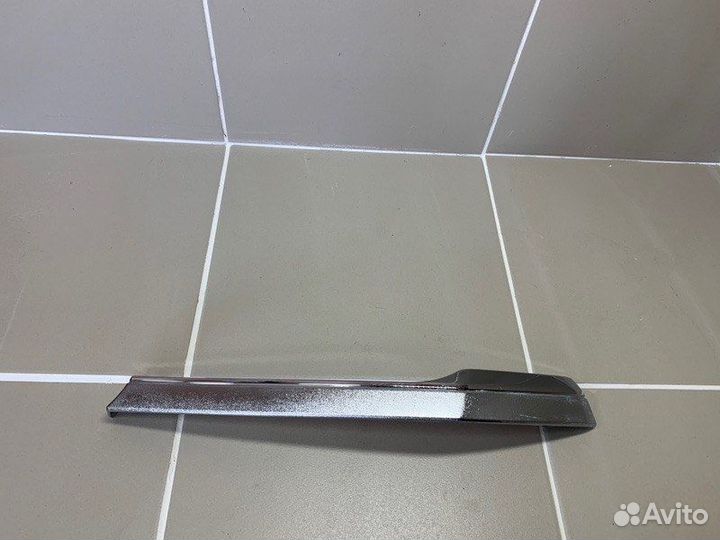 Накладка решетки радиатора Toyota Hilux8 2015