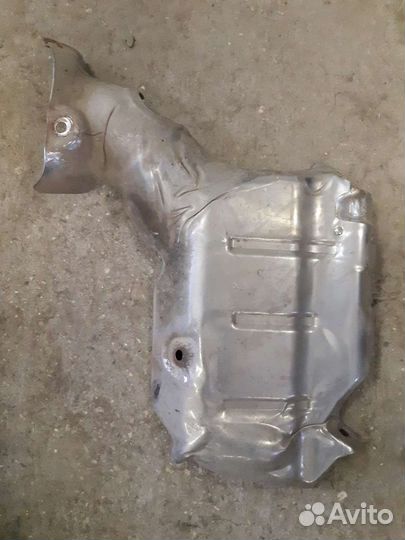 Экран тепловой Renault Duster 1.6 2012