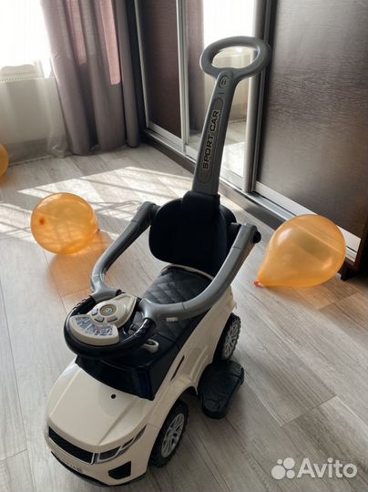 Детская машинка каталка с ручкой