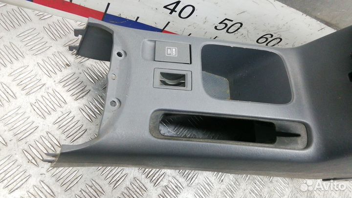 Подлокотник Toyota RAV4 2 (XA20) 2002