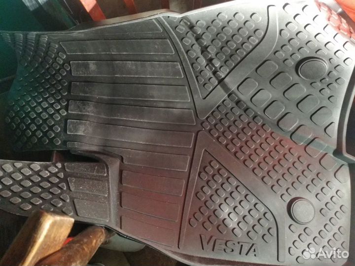 Продам коврики Веста св Кросс